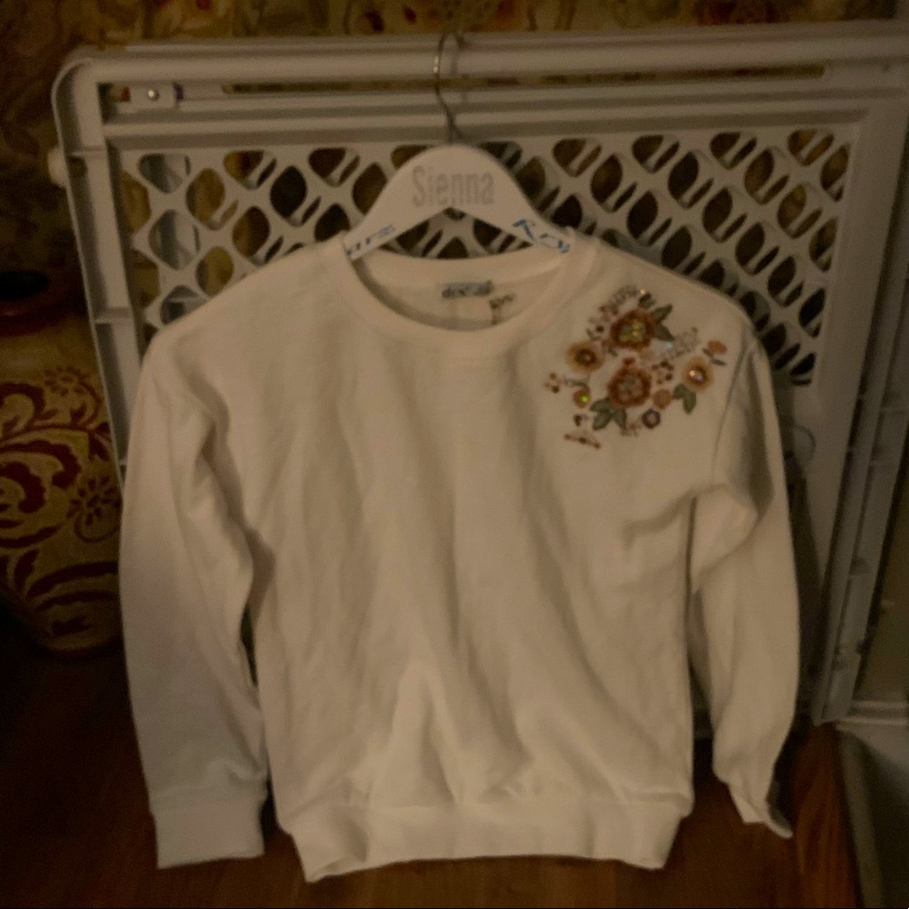 Dex girls pretty sweatshirt with floral appliqué. Size Large